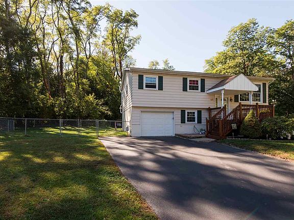 3rd image of 82 Coventry Ct