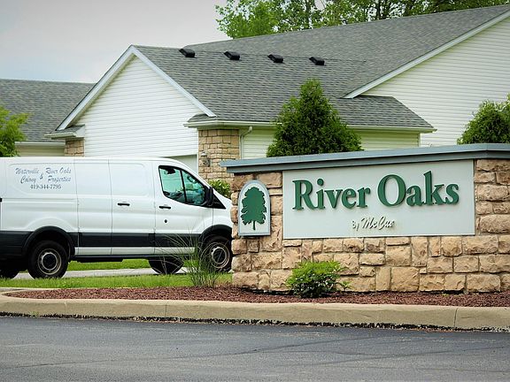 2nd image of 10598 River Oak Dr #10598