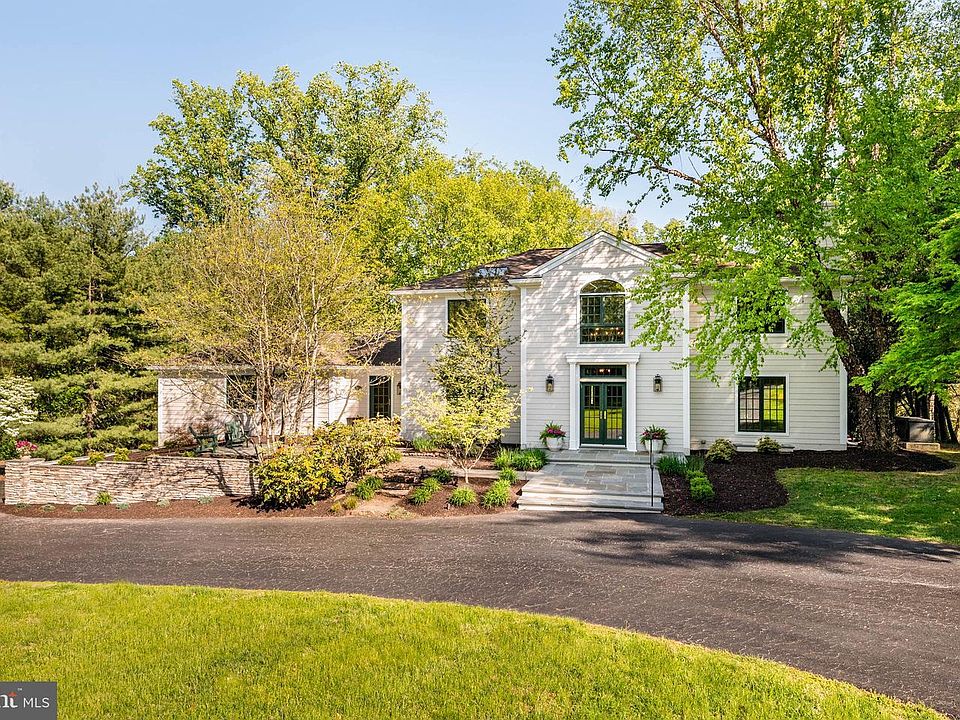 1st image of 471 Bishop Hollow Rd