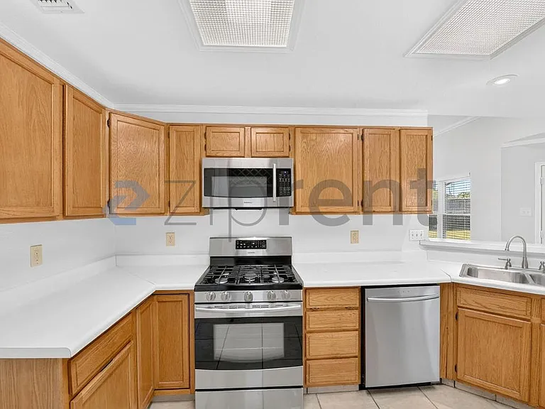 2508 Hawk Dr — Photo 9