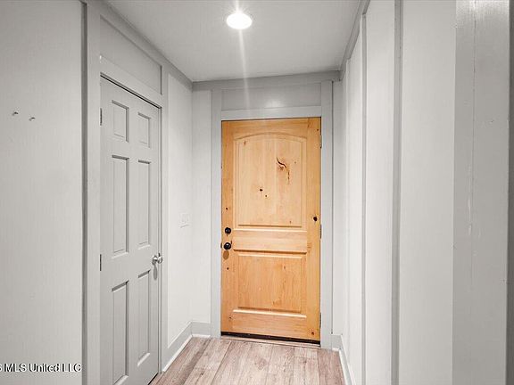 5th image of 607 Huntington Dr