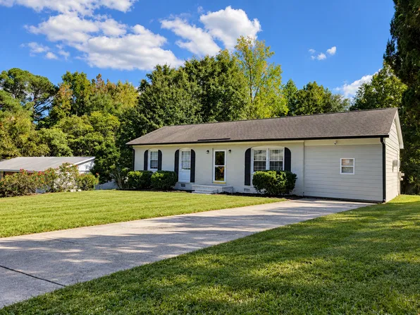 78 Azalea Dr, Spring Lake, NC 28390