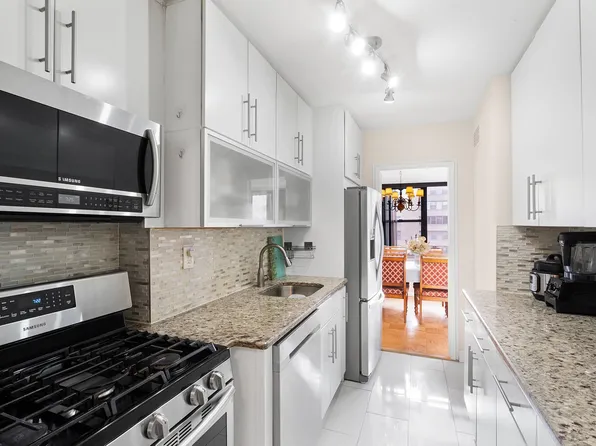 225 Saint Pauls Avenue 15F image 1 of 32