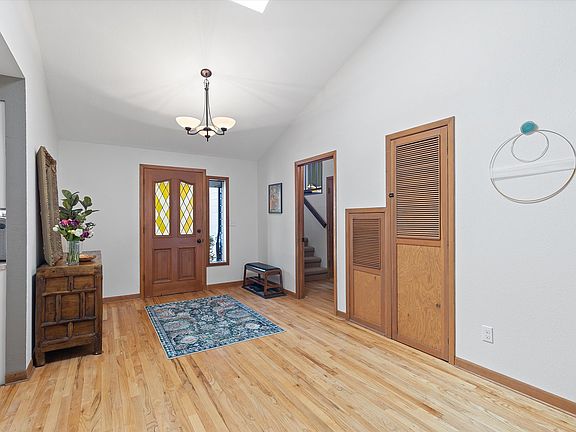 4th image of 830 SW Dolores Dr