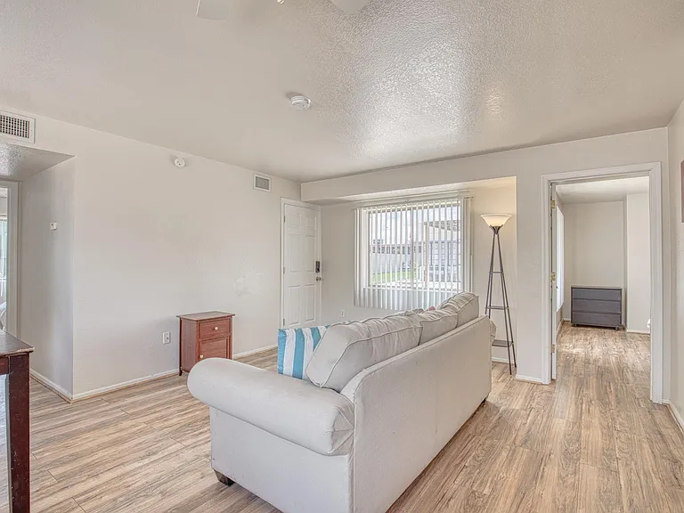 1833 E Water St #2 — Photo 9