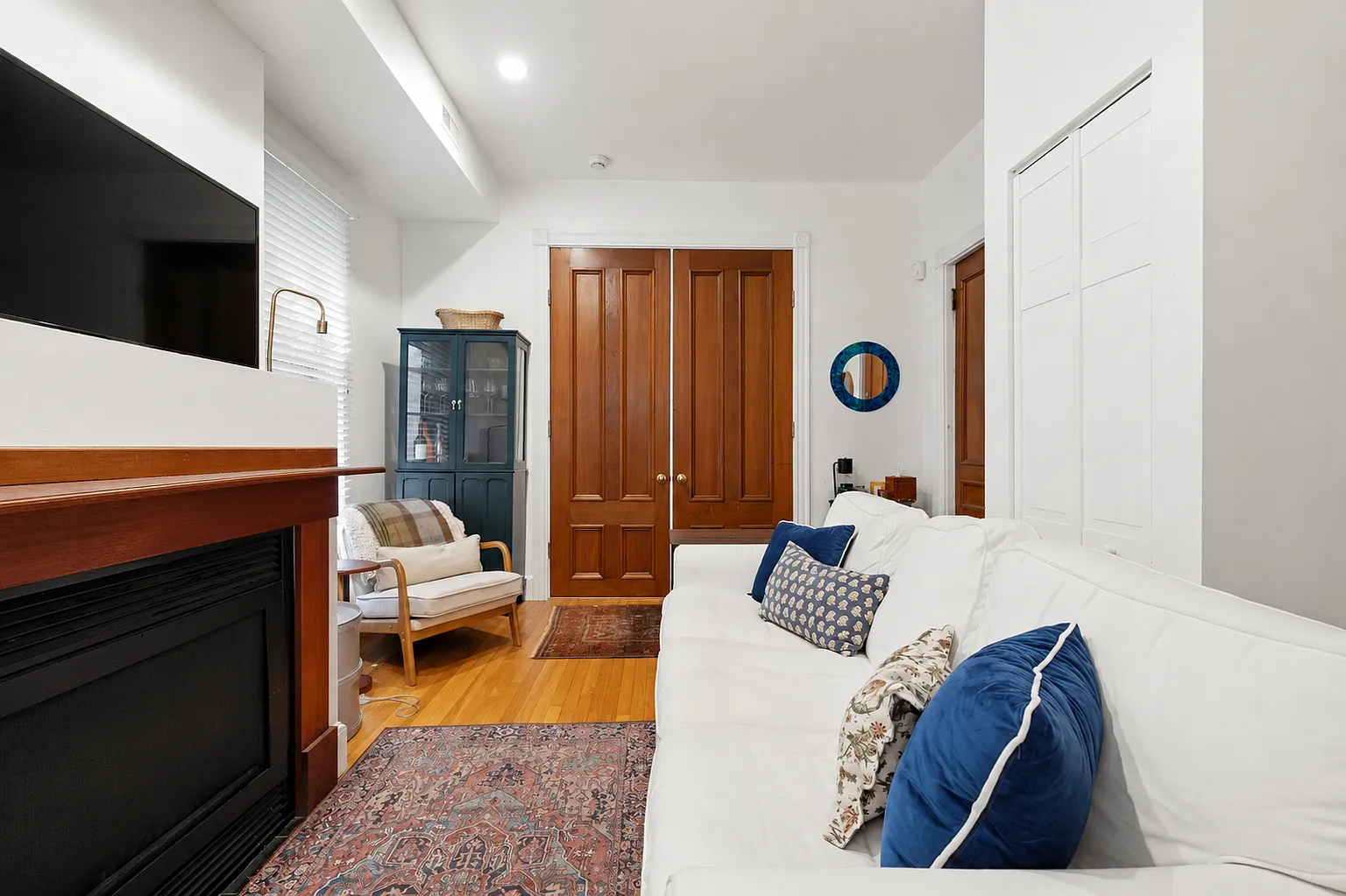 2 bed, 750 sqft, $3,800 — Photo 2