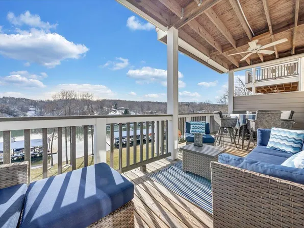 335 S Pointe Shore Dr, Moneta, VA 24121