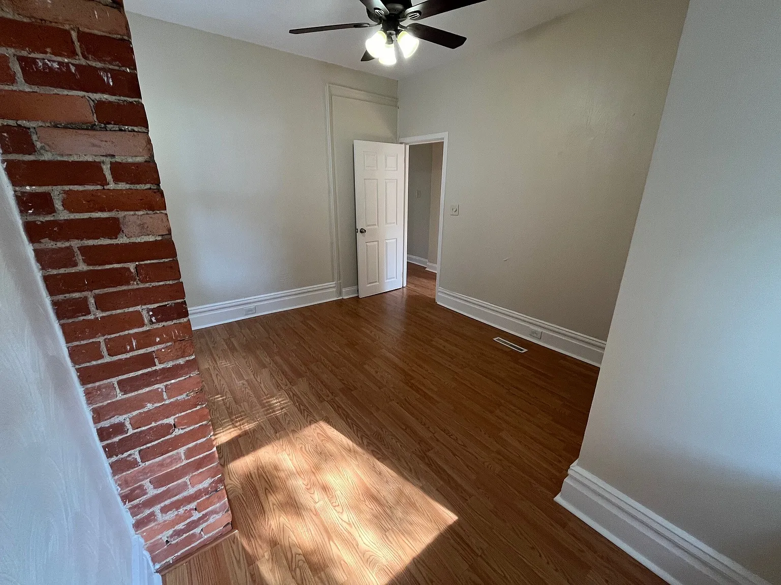 Highview 837 - 2 — Photo 2