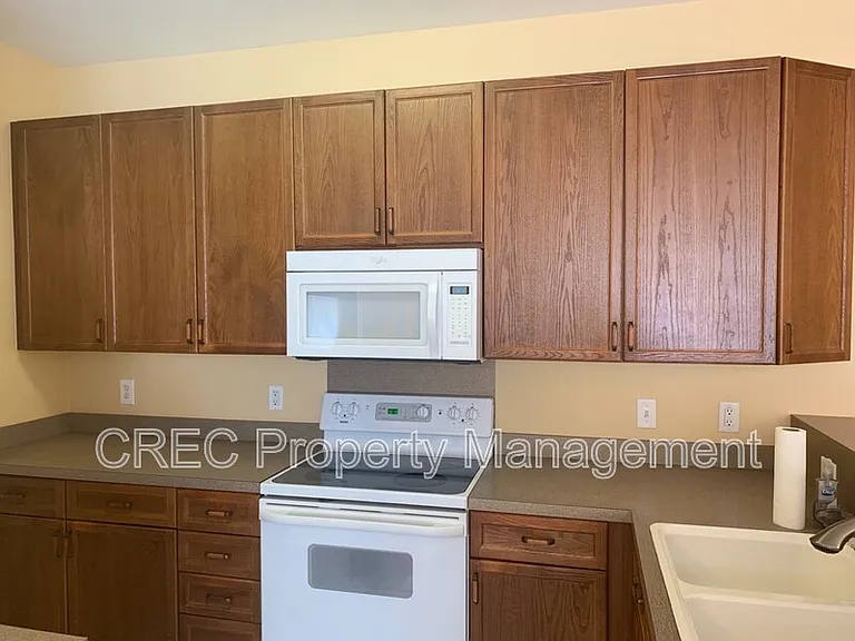 1415 Belcourt Ln — Photo 8