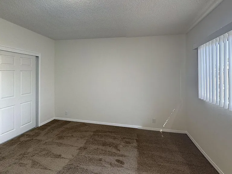 2014 Cloverfield Blvd #4 — Photo 10