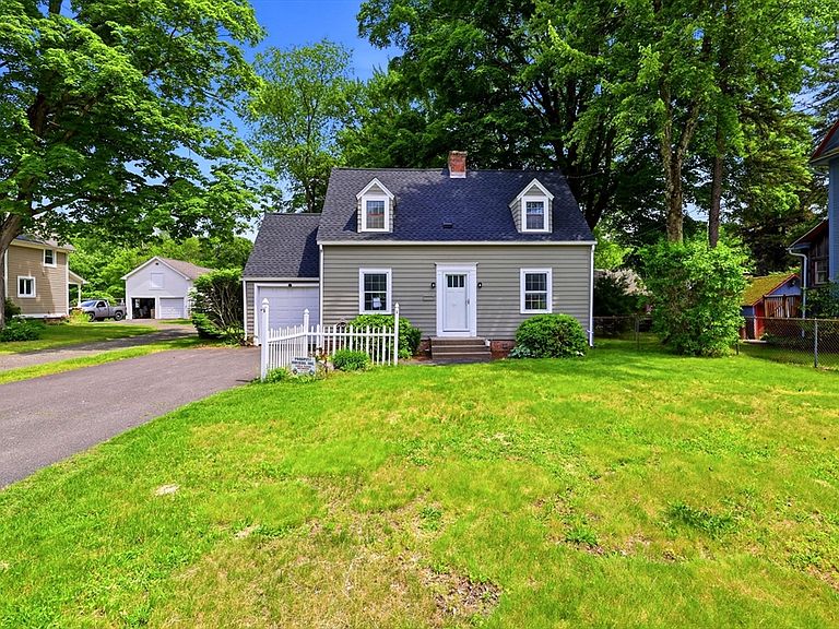 Listing photo 2