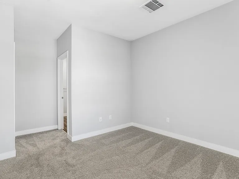 Tesoro Apartments — Photo 29