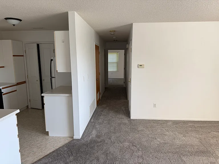 907 Meridian St — Photo 2