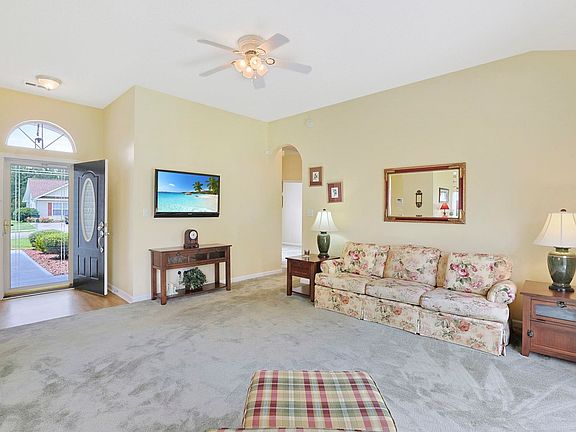 4th image of 1028 Comfrey Ln.