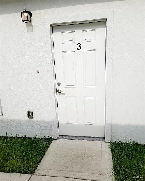 2 bed, 2.0 bath, 4050 sqft, $1,100 — Photo 2