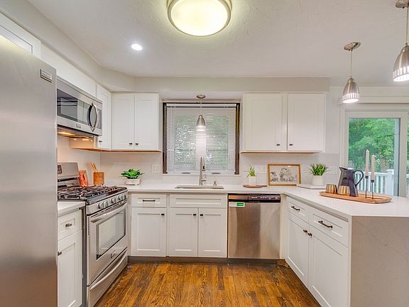 2nd image of 1301 Irving Rd #1301