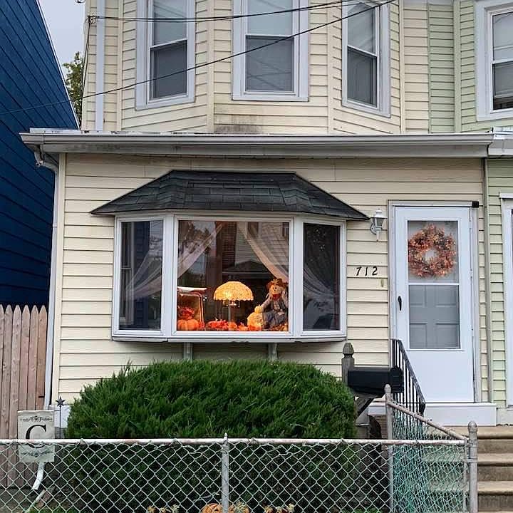 2nd image of 712 Powell St