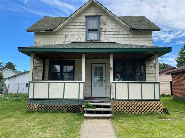 414 W Cayuga St, Iron River, MI 49935