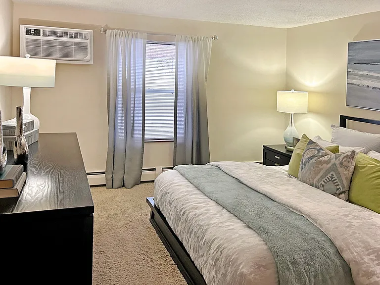 Claremont Apartments — Photo 31