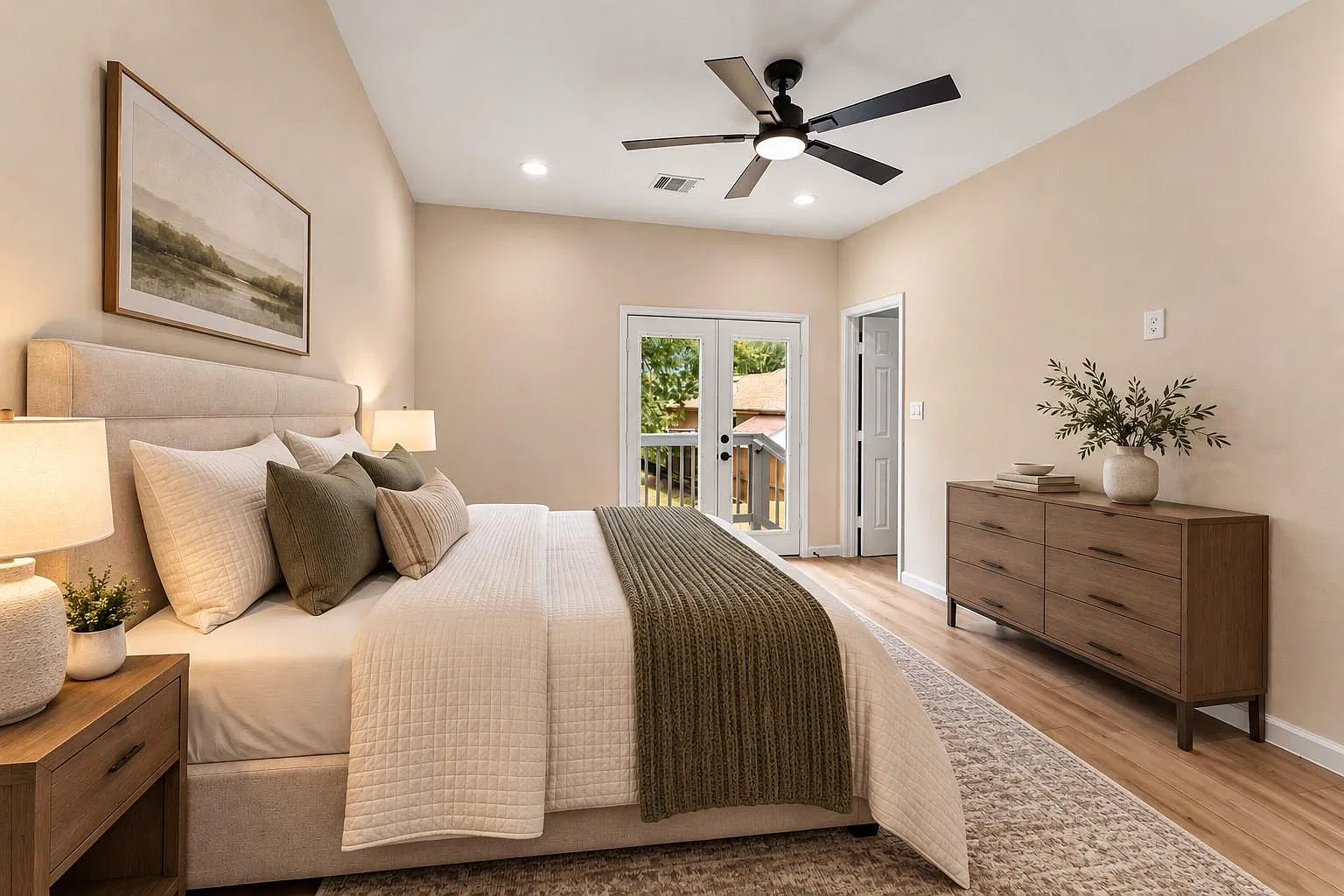 3 bed, 2.0 bath, 2200 sqft, $1,650 — Photo 1
