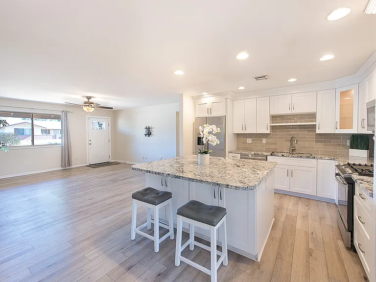 1236 E Del Rio Dr — Photo 8