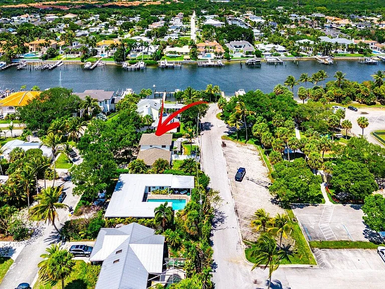 2101 N Palm Cir — Photo 43