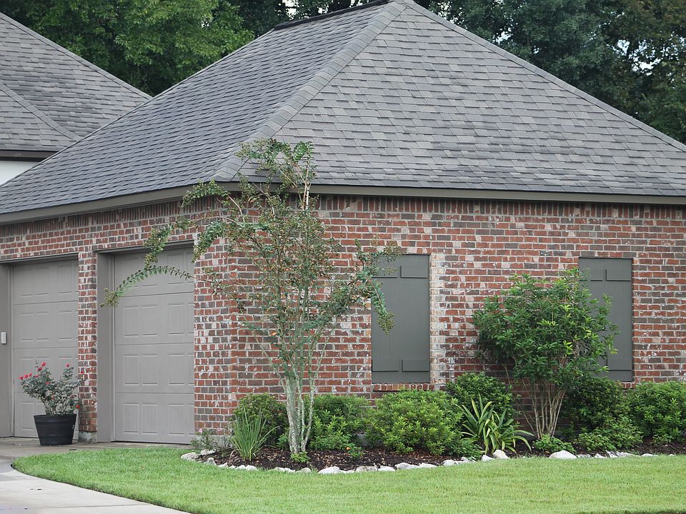 Attached Garage