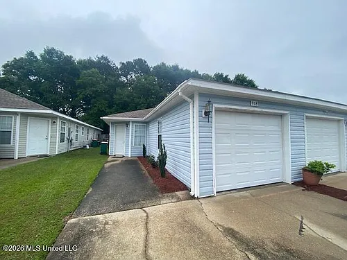 918 Greystone Dr Photo 1