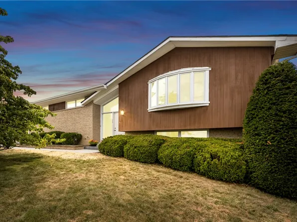 143 Herbst Rd, Coraopolis, PA 15108