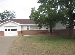 712 Zephyr St, Plainview, TX 79072