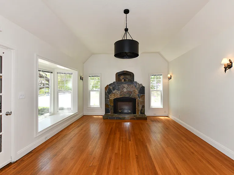 601 Seymour St #601 — Photo 6