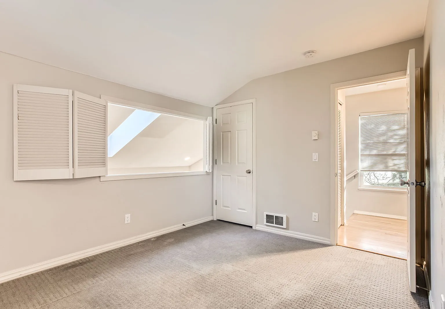 2 bed, 1.5 bath, 1091 sqft, $2,199 — Photo 2