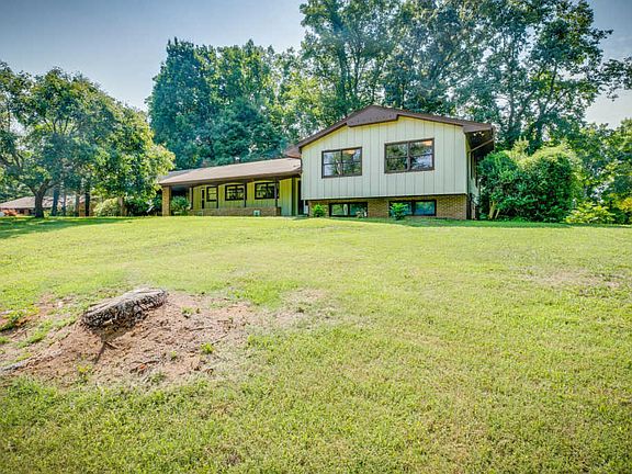 3rd image of 3703 Skyland Dr