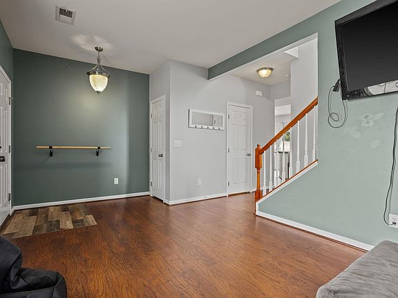 5th image of 107 Castleton Cir