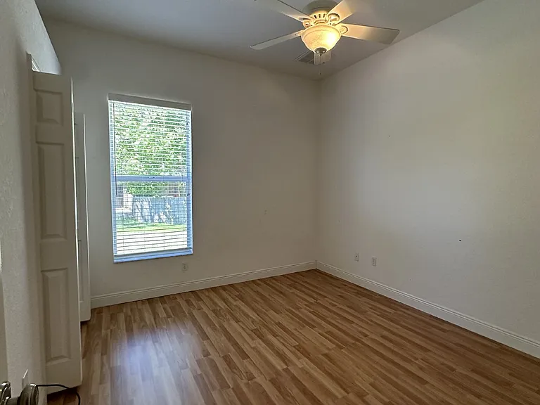 130 Oyster Pl — Photo 12