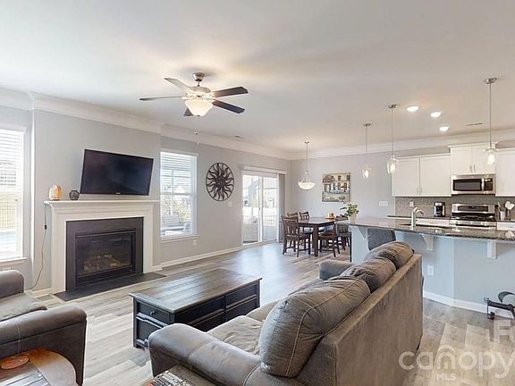 3rd image of 111 Lantern Acres Dr