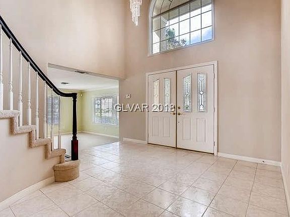 2nd image of 9917 Robin Oaks Dr