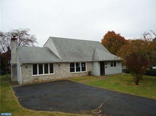 12 Canoe Birch Rd, Levittown, PA 19057