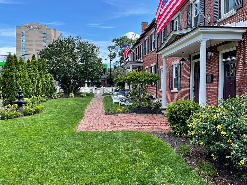 Enjoy the front garden area