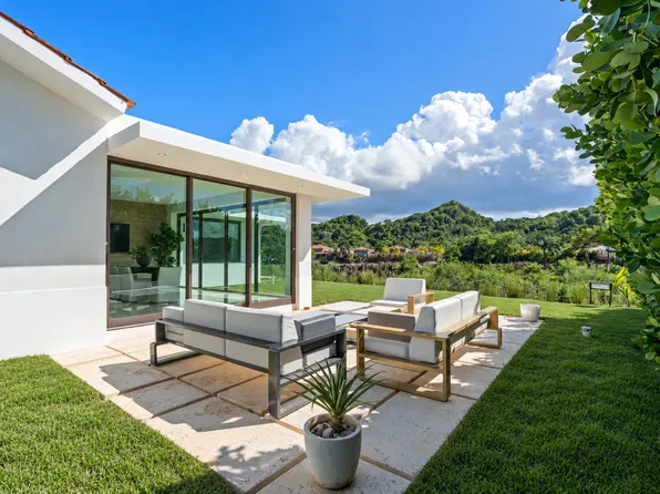 637 Corredor De Los Lagos, Dorado, PR 00646