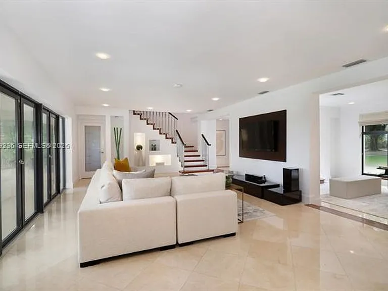 3425 Alhambra Cir — Photo 20