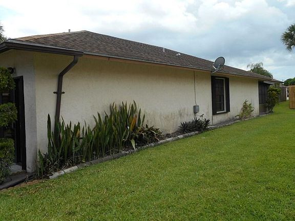 3rd image of 5297 Robbie Ct