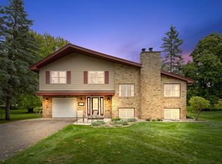 8209 Hillside Dr, Eden Prairie, MN 55347