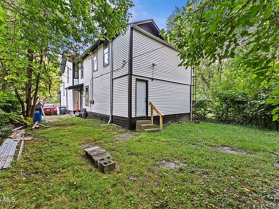 4th image of 1026 Oakwood Ave