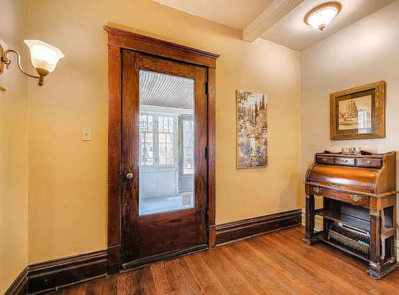 4th image of 1015 Wesley Ave