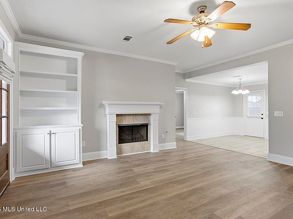 3rd image of 577 Oak Ridge Way