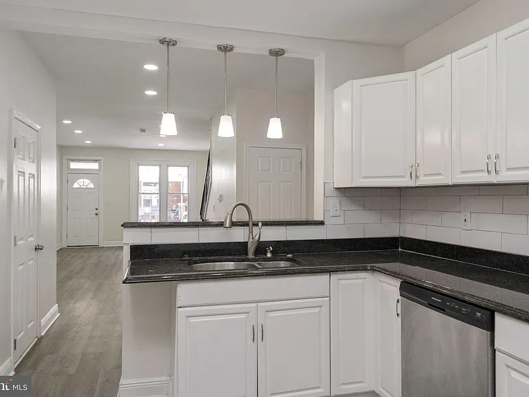 5426 Webster St — Photo 13