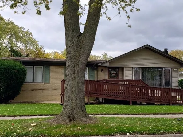 525 N Roberts Dr, Glenwood, IL 60425