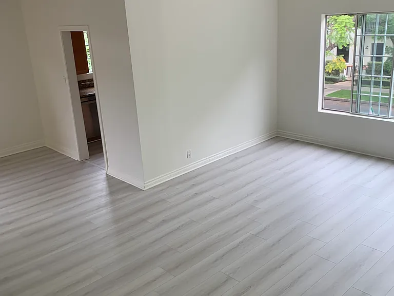 335 N Oakhurst Dr #4 — Photo 7