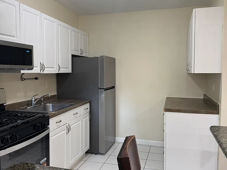 42 Fairview Ave #4C — Photo 4